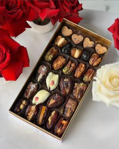 Коробка микс бело-золотая