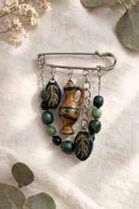 Брошь ручной работы «Кувшин»